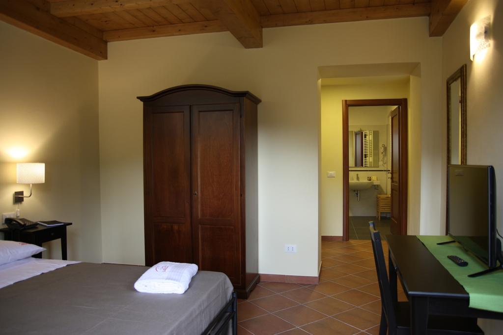 Locanda Il Monastero Ortonovo Camera foto